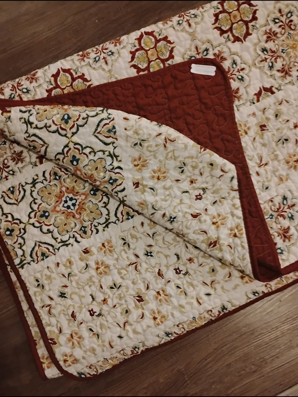 Madison Park Rust and Cream Floral Reversible Quilted Bed Cover With Sham .Twin